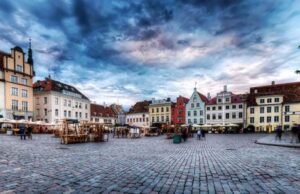 Avrupa’nın En Büyüleyici Meydanları Avrupa'nın Hayranlık Uyandıran Meydanları - Raekoja Plats