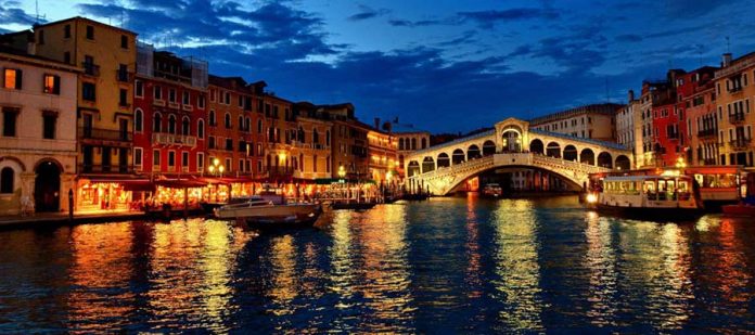 Kanallar Şehri Venedik - Rialto Köprüsü